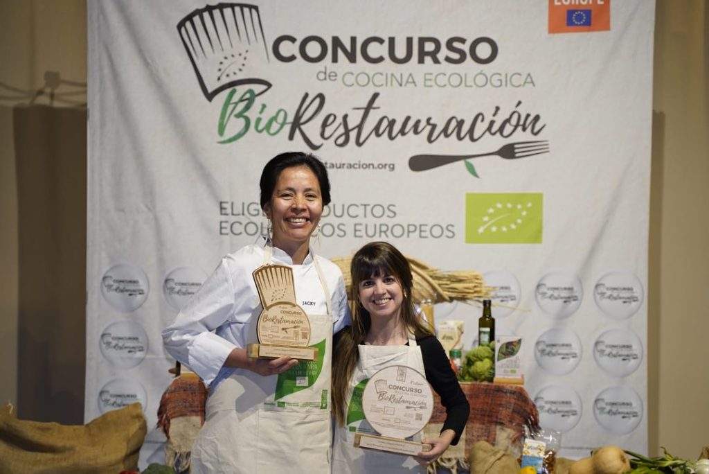 La amateur Claudia Llopis y la profesional Jacky Villalba ganan la semifinal provincial de Barcelona de BioRestauración