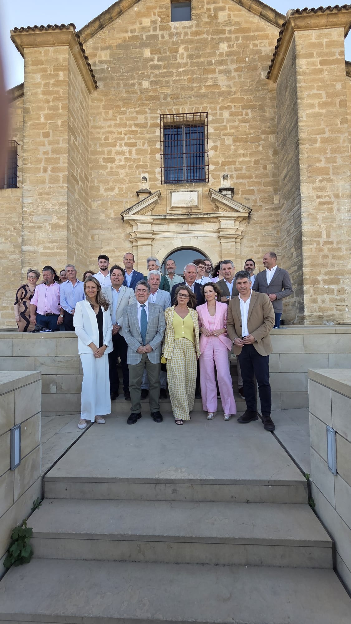 Foto de familia tras la entrega del premio