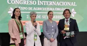 Entrega de reconocimiento a Ecovalia en la CIAO